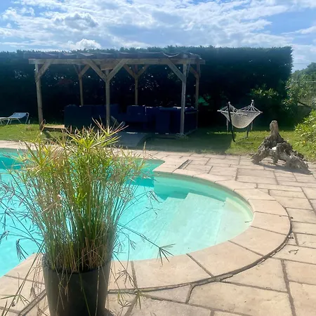 4p, 2 Chambres, Jardin, Piscine A Partager Alba-la-Romaine