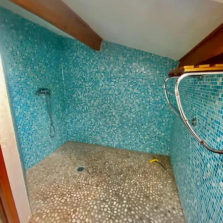 4p, 2 Chambres, Jardin, Piscine A Partager *