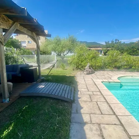Apartment 4p, 2 Chambres, Jardin, Piscine A Partager